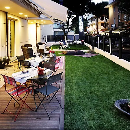 Hotel D-place & 4*