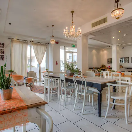 Szálloda D-place & 4*