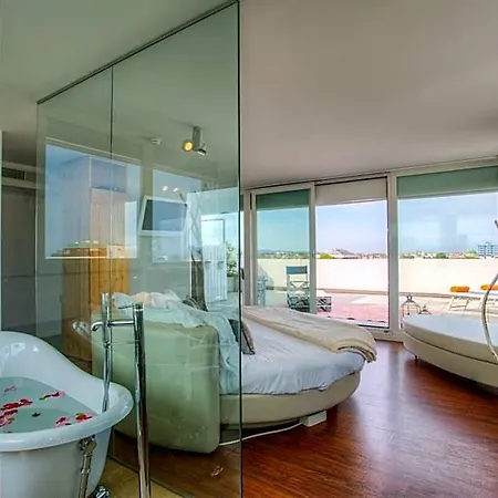 Hotel D-place & 4*