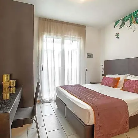 Hotel D-place & 4*