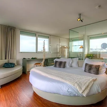 Hotel D-place & 4*