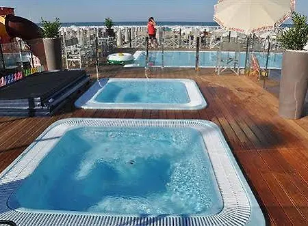 D-place & Ξενοδοχείο 4*